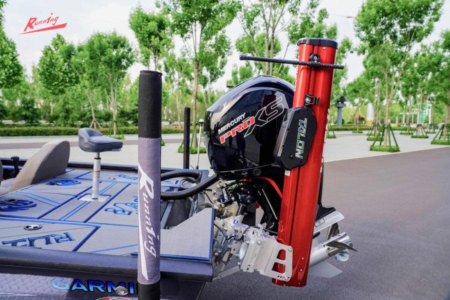 Pontoon fishing boat 492