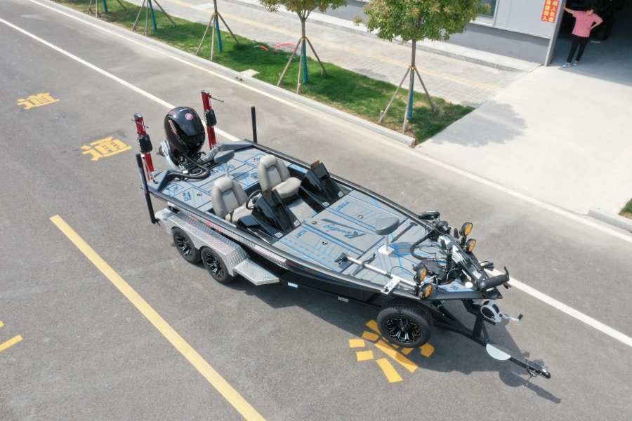 Pontoon fishing boat 493